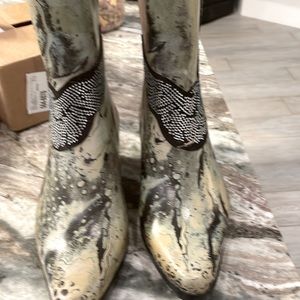 Cutest rain boots you ever did see!